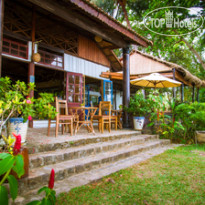 Bamboo Cottages & Restaurant 