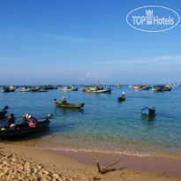 Bamboo Cottages & Restaurant 