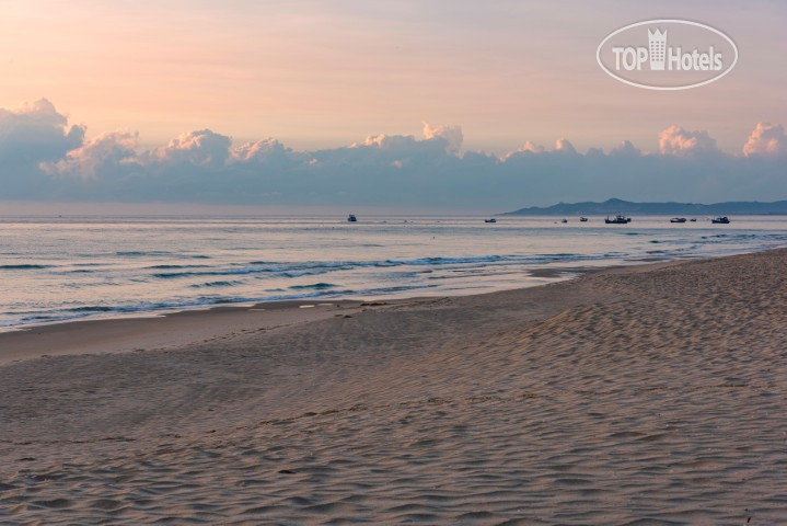 Пляж в Alma Resort Cam Ranh 5*