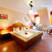 Maple Leaf Hotel and Apartment