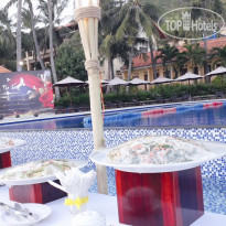 Hon Rom Central Beach Resort 