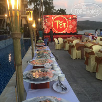 Hon Rom Central Beach Resort 