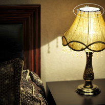 Deluxe Hotel 