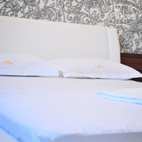 Deluxe Hotel 