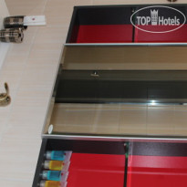 Deluxe Hotel 