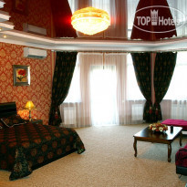 Deluxe Hotel 