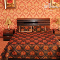 Deluxe Hotel 
