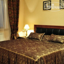Deluxe Hotel 