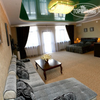 Deluxe Hotel 