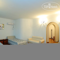 Rich Hotel