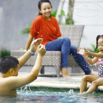 Aston Bogor Hotel & Resort В бассейне