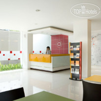Amaris Hotel Senen лобби