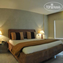 Peninsula Hotel 