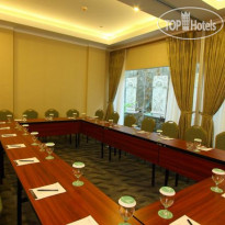 Aziza Hotel Solo By Horison 