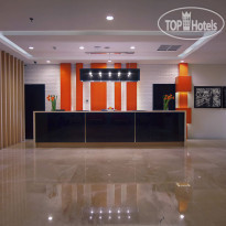 Ara Hotel Gading Serpong Холл