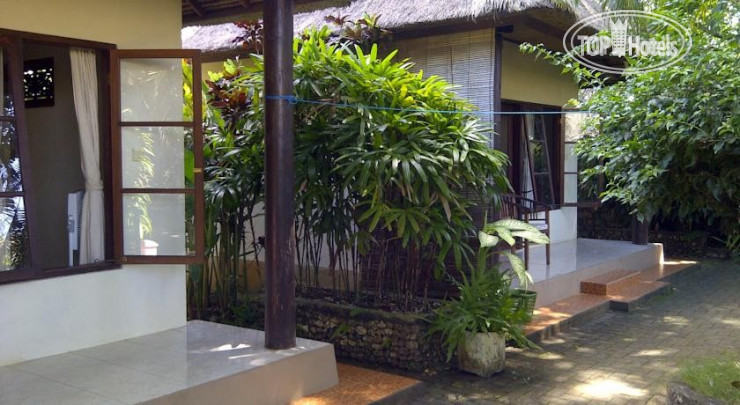 Hotelier's photos Romeo Beachfront Bungalow 1*