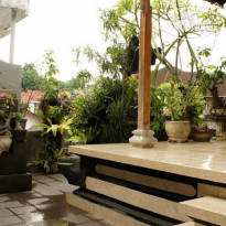 Rena House