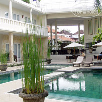 Bali Court Hotel & Apartments 
