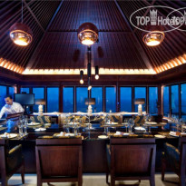 The Edge Villas Столовая комната виллы The Vie