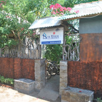 Dua Nina Homestay Отель