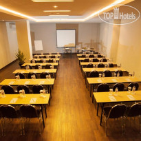 Idoop Hotel Mataram Lombok Комната переговоров