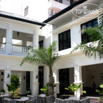 Colonial Hotel 