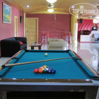 The Z Suites Бильярд