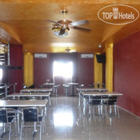 The Z Suites Столовая