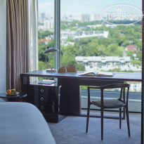 Shangri-La Singapore Desk in Bedroom