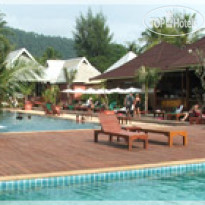 Nakara Long Beach Resort 