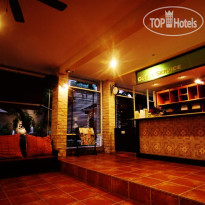 Feung Nakorn Balcony Rooms & Cafe 