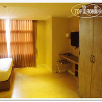 Bourbon St. Restaurant, Oyster Bar & Boutique Hotel 