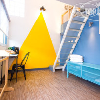 Glur Bangkok Hostel & Coffee Bar