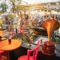 Glur Bangkok Hostel & Coffee Bar