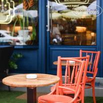 Glur Bangkok Hostel & Coffee Bar