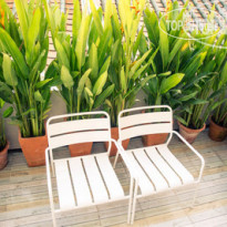 Glur Bangkok Hostel & Coffee Bar