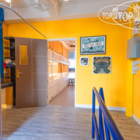 Glur Bangkok Hostel & Coffee Bar