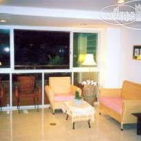 Penguin House Холл