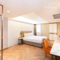 Away Bangkok Riverside Kene 