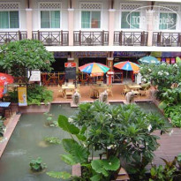 Rambuttri Village Plaza