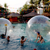 Hard Rock Hotel Pattaya У бассейна