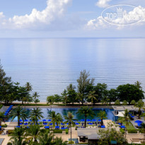 Hyatt Regency Phuket Resort Main Infinity Swimming Pool
