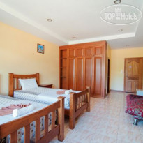 U Ksenii Guesthouse 