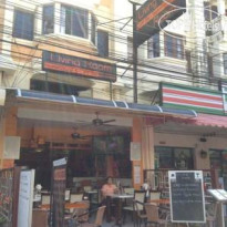 Living Room Guesthouse & Cafe Bar