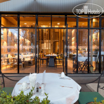 Outrigger Surin Beach Resort Pad Thai restaurant