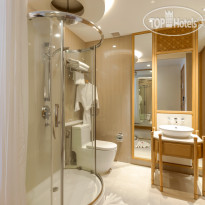 Outrigger Surin Beach Resort 