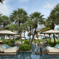 Anantara Mai Khao Phuket Villas У бассейна