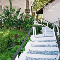 Karon Cliff Contemporary Boutique 