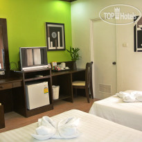 Arya Eightball Records Hotel 