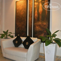 Arya Eightball Records Hotel 